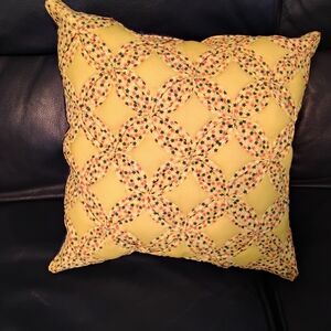 3886 Yellow Quilt Pattern  Decorative Pillow